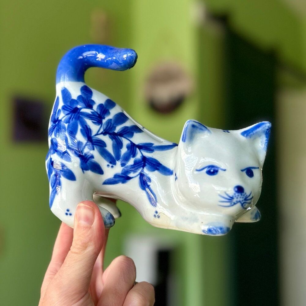❌SOLD VTG Porcelain Oriental Floral Kitten Cat Blue & White Coin Holder Accent